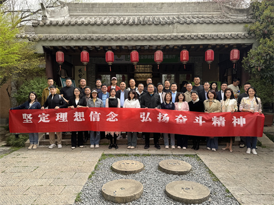 西安別墅電梯廠家團隊聚會